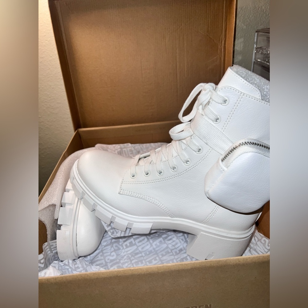 Steve Madden Hyped White Boots NWT!!